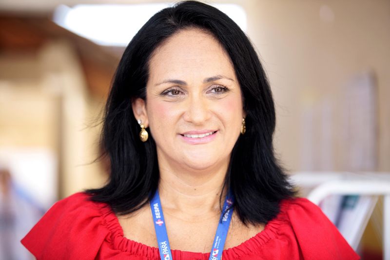 Consultas médicas e odontológicas, e emissão de documentos foram alguns dos serviços de saúde e cidadania oferecidos na manhã deste sábado (7), aos moradores do bairro do Jurunas por meio do Programa Territórios pela Paz (TerPaz). 
Na foto Alessandra Amaral, coordenadora de Saúde Bucal da Sespa e da Sespa no TerPaz <div class='credito_fotos'>Foto: Bruno Cecim / Ag.Pará   |   <a href='/midias/2019/originais/5748_5f26b59f-881c-4603-1869-e90a2d86f242.jpg' download><i class='fa-solid fa-download'></i> Download</a></div>