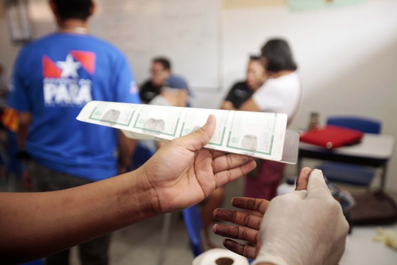 Consultas médicas e odontológicas, e emissão de documentos foram alguns dos serviços de saúde e cidadania oferecidos na manhã deste sábado (7), aos moradores do bairro do Jurunas por meio do Programa Territórios pela Paz (TerPaz).  <div class='credito_fotos'>Foto: Bruno Cecim / Ag.Pará   |   <a href='/midias/2019/originais/5748_851a77f5-20ed-6956-b9e9-0d17b9192392.jpg' download><i class='fa-solid fa-download'></i> Download</a></div>