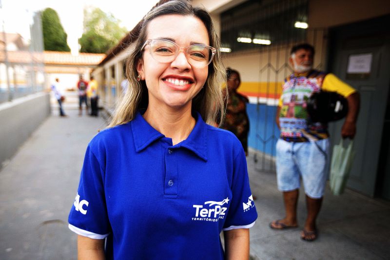 Consultas médicas e odontológicas, e emissão de documentos foram alguns dos serviços de saúde e cidadania oferecidos na manhã deste sábado (7), aos moradores do bairro do Jurunas por meio do Programa Territórios pela Paz (TerPaz). 

Delma Braga, coordenadora do TerPaz no Jurunas <div class='credito_fotos'>Foto: Bruno Cecim / Ag.Pará   |   <a href='/midias/2019/originais/5748_9605aa39-3fc9-adcc-c98c-29e3f4369307.jpg' download><i class='fa-solid fa-download'></i> Download</a></div>