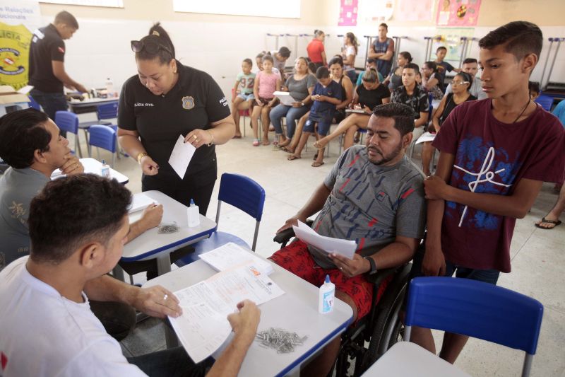 Consultas médicas e odontológicas, e emissão de documentos foram alguns dos serviços de saúde e cidadania oferecidos na manhã deste sábado (7), aos moradores do bairro do Jurunas por meio do Programa Territórios pela Paz (TerPaz).  <div class='credito_fotos'>Foto: Bruno Cecim / Ag.Pará   |   <a href='/midias/2019/originais/5748_a5001234-33f9-df39-542d-442fc2438cf5.jpg' download><i class='fa-solid fa-download'></i> Download</a></div>