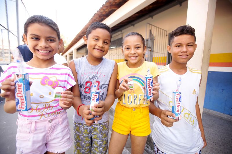 Consultas médicas e odontológicas, e emissão de documentos foram alguns dos serviços de saúde e cidadania oferecidos na manhã deste sábado (7), aos moradores do bairro do Jurunas por meio do Programa Territórios pela Paz (TerPaz).  <div class='credito_fotos'>Foto: Bruno Cecim / Ag.Pará   |   <a href='/midias/2019/originais/5748_c2d0f775-368a-c5b3-6cf4-ec309bb318c1.jpg' download><i class='fa-solid fa-download'></i> Download</a></div>