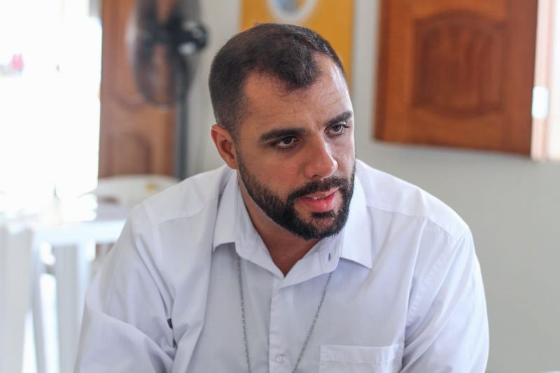 Diversos serviços gratuitos foram disponibilizadas pela Fundação ParáPaz aos moradores do Conjunto Júlia Seffer, em Ananindeua, na manhã de sábado (7). Os atendimentos ocorreram na Paróquia Sagrado Coração de Jesus, no bairro de Águas Lindas, e foram realizados de 8h às 15h. <div class='credito_fotos'>Foto: Ana Paula Lima / Ascom ParáPaz   |   <a href='/midias/2019/originais/5752_07f12d2a-fd82-5d44-12cb-3fe2f1306e43.jpg' download><i class='fa-solid fa-download'></i> Download</a></div>