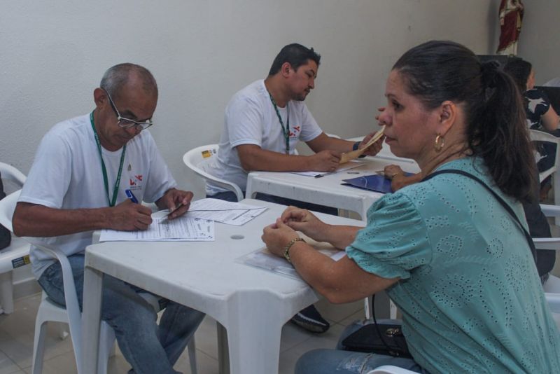 Diversos serviços gratuitos foram disponibilizadas pela Fundação ParáPaz aos moradores do Conjunto Júlia Seffer, em Ananindeua, na manhã de sábado (7). Os atendimentos ocorreram na Paróquia Sagrado Coração de Jesus, no bairro de Águas Lindas, e foram realizados de 8h às 15h. <div class='credito_fotos'>Foto: Ana Paula Lima / Ascom ParáPaz   |   <a href='/midias/2019/originais/5752_e18f8d06-eef4-eb15-c0d7-f49c84609e9c.jpg' download><i class='fa-solid fa-download'></i> Download</a></div>