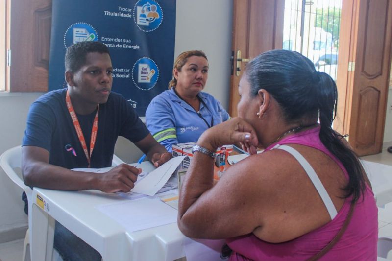 Diversos serviços gratuitos foram disponibilizadas pela Fundação ParáPaz aos moradores do Conjunto Júlia Seffer, em Ananindeua, na manhã de sábado (7). Os atendimentos ocorreram na Paróquia Sagrado Coração de Jesus, no bairro de Águas Lindas, e foram realizados de 8h às 15h. <div class='credito_fotos'>Foto: Ana Paula Lima / Ascom ParáPaz   |   <a href='/midias/2019/originais/5752_e1f1fd0d-7b71-3c3a-87a2-562a2988561f.jpg' download><i class='fa-solid fa-download'></i> Download</a></div>