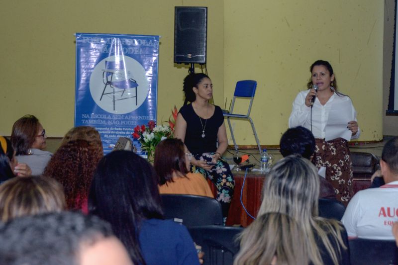 Gestores, secretários municipais de Educação e diretores de escolas estão reunidos em Belém para discutir as ações implementadas ao longo do ano, destinadas a melhorar a aprendizagem dos estudantes de escolas públicas. A reunião ocorre dentro da programação do II Encontro Regional de Educação, que visa monitorar a Agenda da Aprendizagem. Coordenada pela Secretaria de Estado de Educação (Seduc), a Agenda tem como objetivo a implementação de um conjunto de ações pedagógicas que melhorem o desempenho da educação nas redes estadual e municipal de ensino. <div class='credito_fotos'>Foto: Eliseu Dias / Ascom Seduc   |   <a href='/midias/2019/originais/5756_885de47a-5c6e-c7f8-df9f-580042b672fd.jpg' download><i class='fa-solid fa-download'></i> Download</a></div>