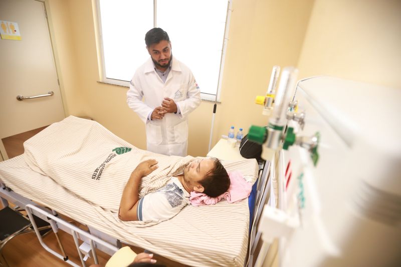 O Hospital Regional Público dos Caetés (HRPC) em Capanema, que nesta quarta-feira (11), completa um mês de funcionamento, já contabiliza 74 internações e se consolida com referência em Traumato Ortopedia e Cirurgia Geral para a população de 16 municípios do Nordeste do Pará, sendo que 50% deles não dispõem de nenhuma unidade hospitalar. <div class='credito_fotos'>Foto: Marco Santos / Ag. Pará   |   <a href='/midias/2019/originais/5757_0d562497-bba1-ba64-9a18-f1e3b570cdbc.jpg' download><i class='fa-solid fa-download'></i> Download</a></div>