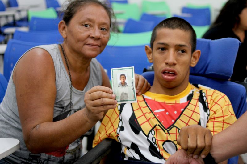 No Dia Internacional dos Direitos Humanos, mais de 500 pessoas participaram da ação de cidadania realizada nesta terça-feira, 10, no município de Breves, na programação do projeto "Rede de cidadania: Mulheres Marajoaras, com elas e por elas", da Secretaria de Estado de Justiça e Direitos Humanos (Sejudh), no arquipélago do Marajó. <div class='credito_fotos'>Foto: Neth Vilhena / Ascom Sejudh   |   <a href='/midias/2019/originais/5760_04d7ebf4-e865-5ec0-afb0-1c55007382f6.jpg' download><i class='fa-solid fa-download'></i> Download</a></div>