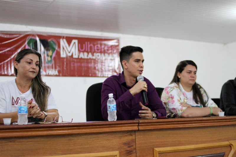 O diretor de Cidadania e Direitos Humanos da Sejudh, Mayky Franco (c), falou sobre a defesa de políticas públicas