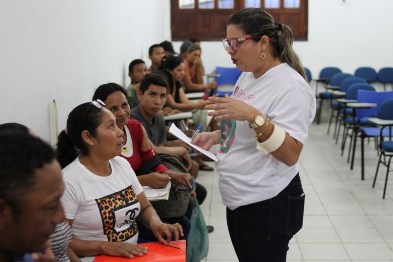 No Dia Internacional dos Direitos Humanos, mais de 500 pessoas participaram da ação de cidadania realizada nesta terça-feira, 10, no município de Breves, na programação do projeto "Rede de cidadania: Mulheres Marajoaras, com elas e por elas", da Secretaria de Estado de Justiça e Direitos Humanos (Sejudh), no arquipélago do Marajó. <div class='credito_fotos'>Foto: Neth Vilhena / Ascom Sejudh   |   <a href='/midias/2019/originais/5760_a268695e-db33-f2a2-b85e-b1e8c4fac619.jpg' download><i class='fa-solid fa-download'></i> Download</a></div>