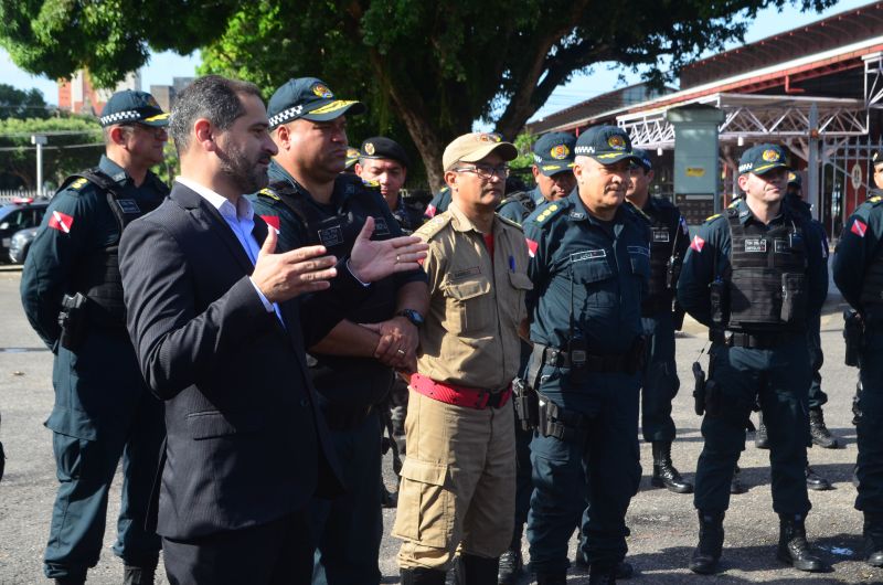Foi lançada, nesta quarta-feira (11), pela Secretaria de Segurança Pública e Defesa Social (Segup), a operação integrada “Festas Seguras”, que tem como principal objetivo intensificar as ações de segurança em áreas comerciais que apresentam grande fluxo de consumidores na Região Metropolitana de Belém e nos principais interiores e balneários do Estado. A operação será realizada até o dia 6 de janeiro de 2020. Cerca de 2 mil agentes participam da operação.  <div class='credito_fotos'>Foto: Elielson Modesto / Ascom Segup   |   <a href='/midias/2019/originais/5762_955c9a62-6b3d-2c41-5c39-05f907202d9b.jpg' download><i class='fa-solid fa-download'></i> Download</a></div>
