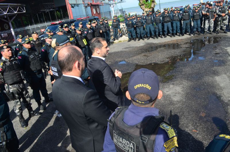 Foi lançada, nesta quarta-feira (11), pela Secretaria de Segurança Pública e Defesa Social (Segup), a operação integrada “Festas Seguras”, que tem como principal objetivo intensificar as ações de segurança em áreas comerciais que apresentam grande fluxo de consumidores na Região Metropolitana de Belém e nos principais interiores e balneários do Estado. A operação será realizada até o dia 6 de janeiro de 2020. Cerca de 2 mil agentes participam da operação.  <div class='credito_fotos'>Foto: Elielson Modesto / Ascom Segup   |   <a href='/midias/2019/originais/5762_af2d1958-adc4-9b92-5b36-fffb3fad8304.jpg' download><i class='fa-solid fa-download'></i> Download</a></div>