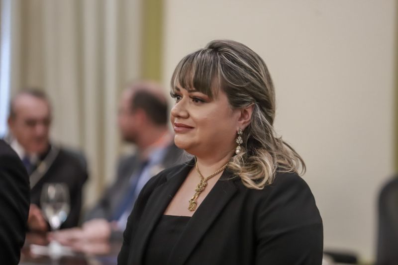 Nesta quarta-feira (11), no salão nobre do Tribunal de Justiça do Estado do Pará, sob a presidência do desembargador Leonardo Noronha Tavares, foi realizada a cerimônia de outorga da Ordem do Mérito Judiciário Paraense. A honraria, em cinco graus, reconhece personalidades que prestam serviços à sociedade buscando o desenvolvimento do Estado do Pará e a construção de uma sociedade justa. Na ocasião, as honrarias foram entregues a autoridades, servidores, magistrados e militares, medalhas nos graus Grande Oficial, Comendador, Oficial e Cavaleiro. <div class='credito_fotos'>Foto: Marco Santos / Ag. Pará   |   <a href='/midias/2019/originais/5763_e3137d6d-c627-4c19-49cd-8788b619a8f9.jpg' download><i class='fa-solid fa-download'></i> Download</a></div>