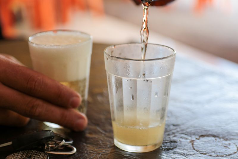 O mês de dezembro é bastante associado a confraternizações e reuniões com a família. Mas esse período também comporta um risco. “É um momento onde muitas pessoas querem viajar em busca de diversão e acabam ingerindo bebida alcoólica antes de dirigir”, explica o coordenador de operações do Departamento de Trânsito do Estado (Detran), Ivan Feitosa. <div class='credito_fotos'>Foto: Pedro Guerreiro / Ag. Pará   |   <a href='/midias/2019/originais/5764_5e0b3093-8abc-70ac-9bf9-3deb45ac411e.jpg' download><i class='fa-solid fa-download'></i> Download</a></div>