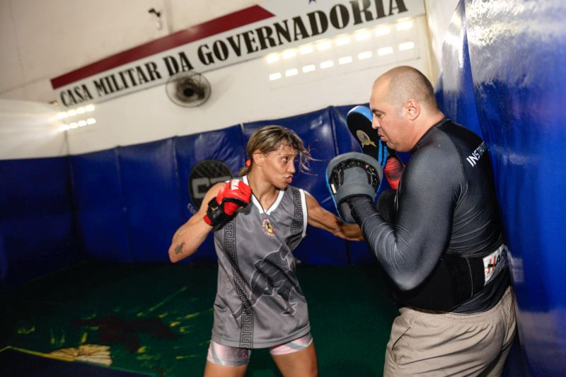 No próximo dia (21), a lutadora de MMA, Amanda Lemos, retornará ao Ultimate Fighting Championship (UFC),  para disputar o cinturão com a americana Miranda "Danger" Granger, na categoria Peso-Palha (até 52 kg), na Coreia do Sul.  <div class='credito_fotos'>Foto: Alex Ribeiro / Ag. Pará   |   <a href='/midias/2019/originais/5766_0c968f45-6d0c-dffc-72d9-8815615db578.jpg' download><i class='fa-solid fa-download'></i> Download</a></div>