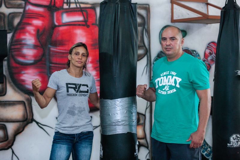 Amanda Lemos Atleta Paraense disputa a UFC. Edilberto Bradao. Treinador <div class='credito_fotos'>Foto: Jader Paes / Agência Pará   |   <a href='/midias/2019/originais/5766_65ff52d4-0e96-1613-c501-6da0bcdd1f5d.jpg' download><i class='fa-solid fa-download'></i> Download</a></div>
