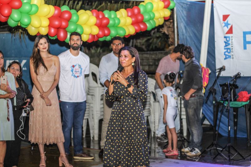 “Juntos por um mundo melhor” foi o tema da confraternização de Natal realizada na noite de terça-feira (10), no polo ParáPaz Jurunas, em Belém, complexo esportivo que atende cerca de 400 crianças e adolescentes do Projeto Davi e também do bairro. <div class='credito_fotos'>Foto: Ana Paula Lima / Ascom ParáPaz   |   <a href='/midias/2019/originais/5767_3a097d39-69ba-5daf-b94b-5acb7cde19e0.jpg' download><i class='fa-solid fa-download'></i> Download</a></div>