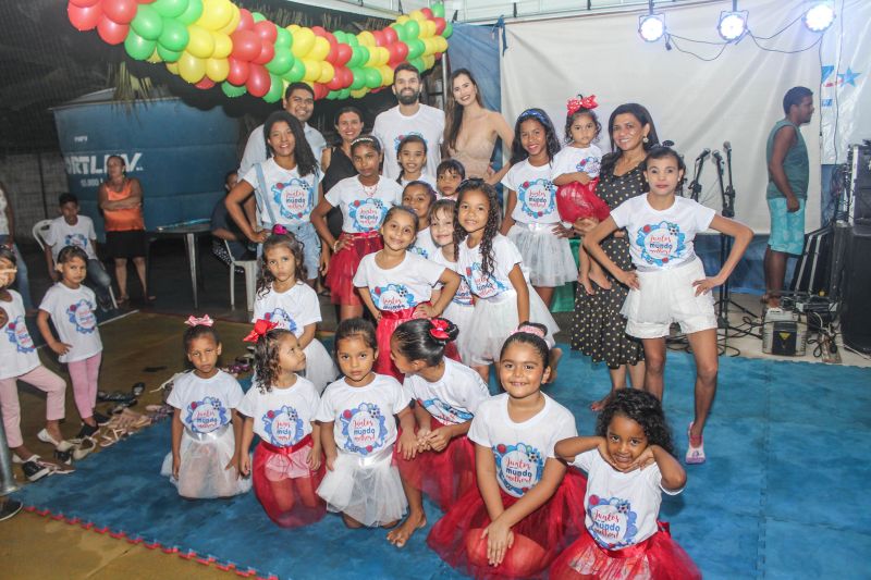 “Juntos por um mundo melhor” foi o tema da confraternização de Natal realizada na noite de terça-feira (10), no polo ParáPaz Jurunas, em Belém, complexo esportivo que atende cerca de 400 crianças e adolescentes do Projeto Davi e também do bairro. <div class='credito_fotos'>Foto: Ana Paula Lima / Ascom ParáPaz   |   <a href='/midias/2019/originais/5767_83a74988-4d87-f732-0206-4d7df191c9e1.jpg' download><i class='fa-solid fa-download'></i> Download</a></div>