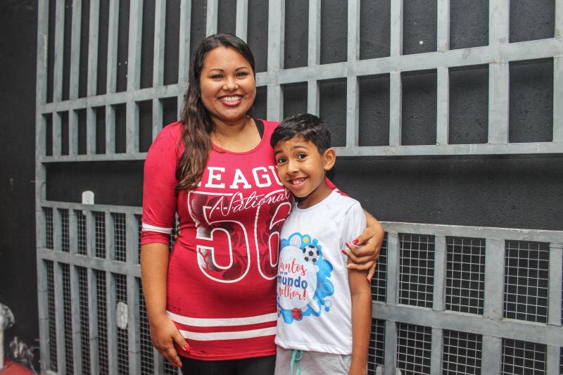 “Juntos por um mundo melhor” foi o tema da confraternização de Natal realizada na noite de terça-feira (10), no polo ParáPaz Jurunas, em Belém, complexo esportivo que atende cerca de 400 crianças e adolescentes do Projeto Davi e também do bairro. <div class='credito_fotos'>Foto: Ana Paula Lima / Ascom ParáPaz   |   <a href='/midias/2019/originais/5767_8b73f632-fa7f-3f69-29ff-0c654874f9e0.jpg' download><i class='fa-solid fa-download'></i> Download</a></div>