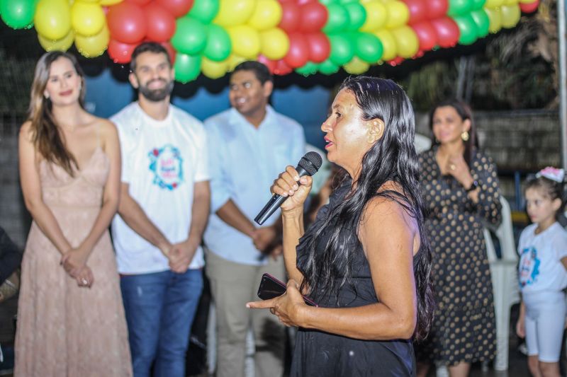 “Juntos por um mundo melhor” foi o tema da confraternização de Natal realizada na noite de terça-feira (10), no polo ParáPaz Jurunas, em Belém, complexo esportivo que atende cerca de 400 crianças e adolescentes do Projeto Davi e também do bairro. <div class='credito_fotos'>Foto: Ana Paula Lima / Ascom ParáPaz   |   <a href='/midias/2019/originais/5767_9851ce56-2152-fd2a-6640-f7418fd5b245.jpg' download><i class='fa-solid fa-download'></i> Download</a></div>