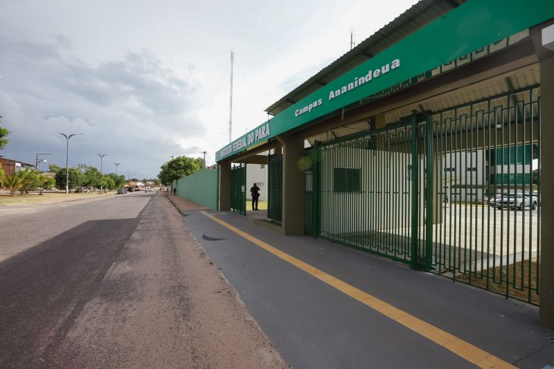 Já em 2020, o Governo do Pará começa os estudos para implantação de um campus da Universidade do Estado do Pará (Uepa) em Ananindeua, ampliando a oferta de ensino superior na Região Metropolitana de Belém. <div class='credito_fotos'>Foto: Marco Santos / Ag. Pará   |   <a href='/midias/2019/originais/5769_5a570cc7-9335-ba19-03cf-cb5f9fc25a61.jpg' download><i class='fa-solid fa-download'></i> Download</a></div>