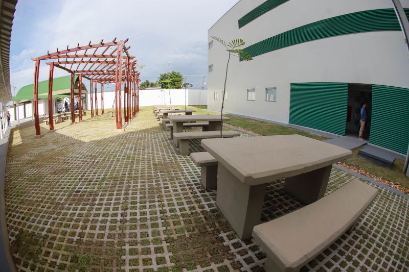 Já em 2020, o Governo do Pará começa os estudos para implantação de um campus da Universidade do Estado do Pará (Uepa) em Ananindeua, ampliando a oferta de ensino superior na Região Metropolitana de Belém. <div class='credito_fotos'>Foto: Marco Santos / Ag. Pará   |   <a href='/midias/2019/originais/5769_5e7f0449-329b-f869-53d9-8f56d6c70c7b.jpg' download><i class='fa-solid fa-download'></i> Download</a></div>