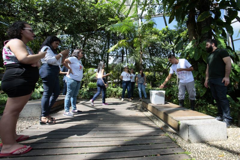 Quando a autônoma Tainara Paula, residente em Bragança (nordeste do estado), aceitou o convite dos sogros para um passeio no parque zoobotânico Mangal das Garças, na capital paraense, não imaginou a experiência que teria.  <div class='credito_fotos'>Foto: Bruno Cecim / Ag.Pará   |   <a href='/midias/2019/originais/5774_0ae3de96-338d-fc85-7cb8-b39cfba6ed0e.jpg' download><i class='fa-solid fa-download'></i> Download</a></div>