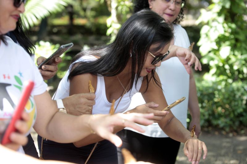 Quando a autônoma Tainara Paula, residente em Bragança (nordeste do estado), aceitou o convite dos sogros para um passeio no parque zoobotânico Mangal das Garças, na capital paraense, não imaginou a experiência que teria.  <div class='credito_fotos'>Foto: Bruno Cecim / Ag.Pará   |   <a href='/midias/2019/originais/5774_ff40dfad-4210-42f6-2ce2-699712c95cc1.jpg' download><i class='fa-solid fa-download'></i> Download</a></div>