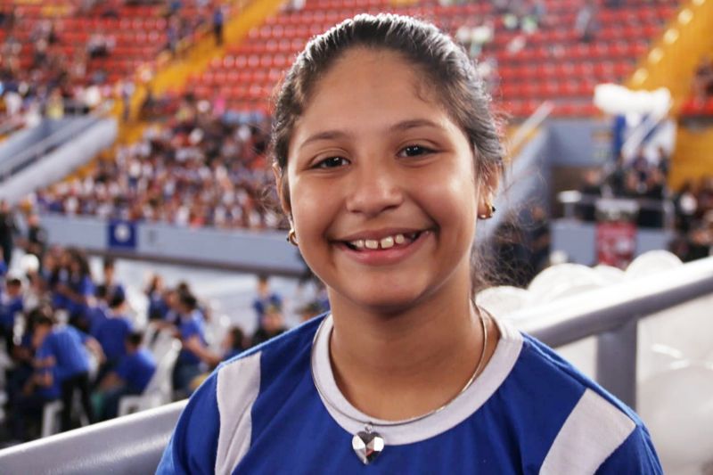 Mais 4,7 mil estudantes do 5º ao 7º ano do Ensino Fundamental de escolas estaduais e municipais de Belém e distritos concluíram o Programa Educacional de Resistência às Drogas e à Violência (Proerd) desenvolvido pela Polícia Militar do Estado do Pará (PA). O governador Helder Barbalho participou da solenidade de formatura na Arena Multiuso Guilherme Paraense, o Mangueirinho, na manhã deste sábado, 14, na companhia da primeira-dama, Daniela Barbalho, madrinha do projeto.

NA FOTO: MARIA DA GRACA RAMOS <div class='credito_fotos'>Foto: Bruno Cecim / Ag.Pará   |   <a href='/midias/2019/originais/5777_a7d73237-e874-ccc7-91a1-2905a3ecf3a1.jpg' download><i class='fa-solid fa-download'></i> Download</a></div>