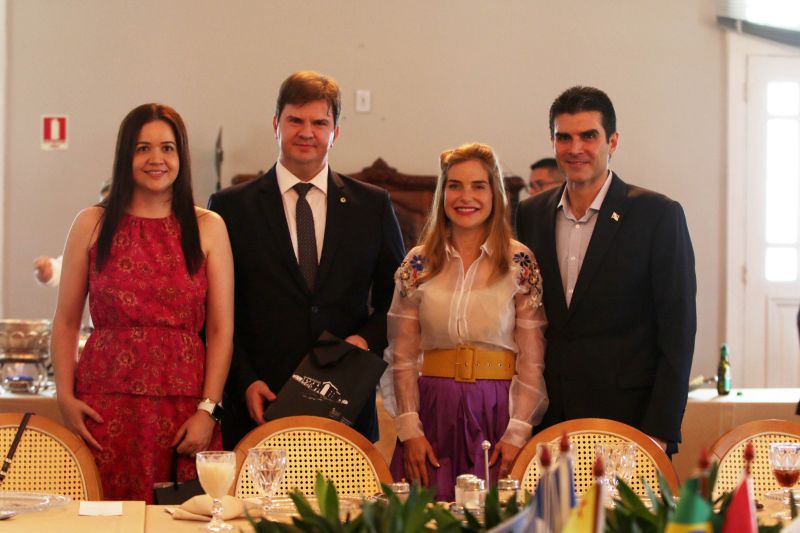 O ministro do desenvolvimento regional, Gustavo Canuto, chegou na capital paraense na manhã desta segunda-feira (16) e o primeiro compromisso foi um almoço com o governador do Pará, Helder Barbalho, outras autoridades e governadores e vice governadores da região norte do país. <div class='credito_fotos'>Foto: Bruno Cecim / Ag.Pará   |   <a href='/midias/2019/originais/5784_441e0a40-04b1-9441-7371-c6b557b94abf.jpg' download><i class='fa-solid fa-download'></i> Download</a></div>