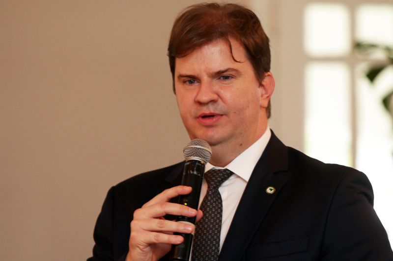 O ministro do desenvolvimento regional, Gustavo Canuto, chegou na capital paraense na manhã desta segunda-feira (16) e o primeiro compromisso foi um almoço com o governador do Pará, Helder Barbalho, outras autoridades e governadores e vice governadores da região norte do país. <div class='credito_fotos'>Foto: Bruno Cecim / Ag.Pará   |   <a href='/midias/2019/originais/5784_474f1ecd-ba2d-a257-9de1-88649864fb72.jpg' download><i class='fa-solid fa-download'></i> Download</a></div>
