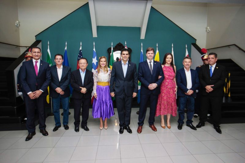 O ministro do desenvolvimento regional, Gustavo Canuto, chegou na capital paraense na manhã desta segunda-feira (16) e o primeiro compromisso foi um almoço com o governador do Pará, Helder Barbalho, outras autoridades e governadores e vice governadores da região norte do país. <div class='credito_fotos'>Foto: Bruno Cecim / Ag.Pará   |   <a href='/midias/2019/originais/5784_e0a9028a-0436-535f-01b8-a6f16b2377e6.jpg' download><i class='fa-solid fa-download'></i> Download</a></div>