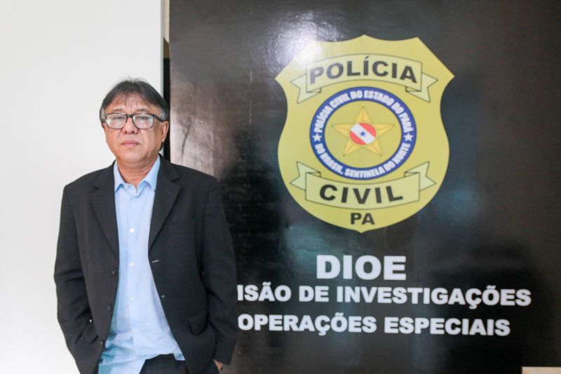 A falsificação de documentos é uma das práticas mais comuns na realização do crime de estelionato, alerta o delegado da Polícia Civil e diretor da Divisão de Investigações e Operações Especiais (DIOE) Neyvaldo Silva.  <div class='credito_fotos'>Foto: Pedro Guerreiro / Ag. Pará   |   <a href='/midias/2019/originais/5785_164ea390-2654-6ce0-3375-63eb93c4cb0b.jpg' download><i class='fa-solid fa-download'></i> Download</a></div>