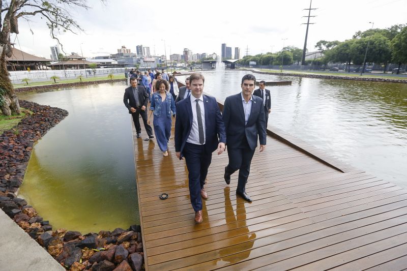 á em sua reta final de construção, o projeto urbano Porto Futuro recebeu, na tarde desta, segunda, 16, a visita do governador Helder Barbalho e do ministro de Desenvolvimento Regional, Gustavo Canuto.  <div class='credito_fotos'>Foto: Marcelo Seabra / Ag. Pará   |   <a href='/midias/2019/originais/5788_50aa2d79-7c4d-ea0f-b2f3-c7007ed87198.jpg' download><i class='fa-solid fa-download'></i> Download</a></div>