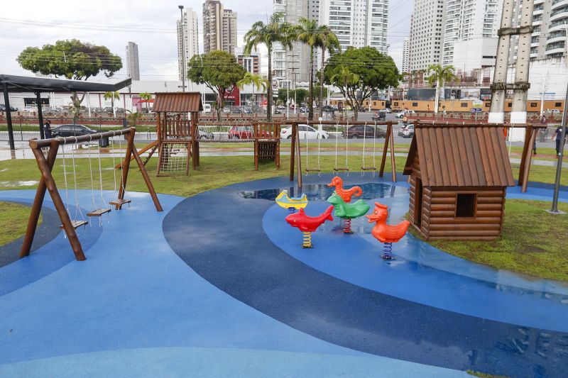 á em sua reta final de construção, o projeto urbano Porto Futuro recebeu, na tarde desta, segunda, 16, a visita do governador Helder Barbalho e do ministro de Desenvolvimento Regional, Gustavo Canuto.  <div class='credito_fotos'>Foto: Marcelo Seabra / Ag. Pará   |   <a href='/midias/2019/originais/5788_875f5122-727b-4112-59c3-b8cad0b8641c.jpg' download><i class='fa-solid fa-download'></i> Download</a></div>