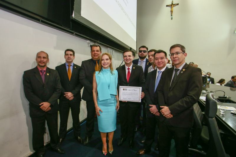 A Assembleia Legislativa do Estado do Pará realizou uma sessão solene para outorga de títulos honoríficos na manhã desta quinta-feira (19), em Belém. Na ocasião, a primeira-dama do Estado, Daniela Barbalho, foi homenageada com honra ao mérito pelos relevantes serviços prestados ao estado do Pará. <div class='credito_fotos'>Foto: Alex Ribeiro / Ag. Pará   |   <a href='/midias/2019/originais/5800_dc6d7d68-a2e0-36de-4ff3-bad521664bd6.jpg' download><i class='fa-solid fa-download'></i> Download</a></div>