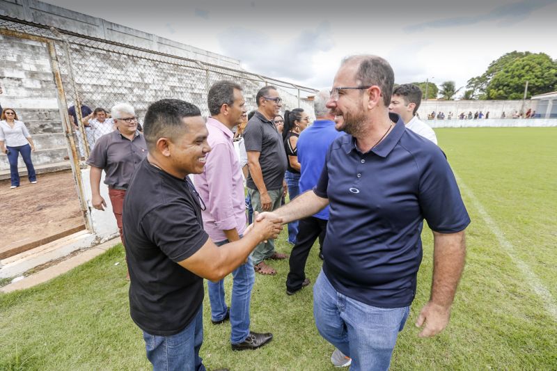 O município de Mãe do Rio também vai receber investimentos do governo do estado para a reforma de três importantes pontos da cidade: terminal rodoviário, mercado municipal e ginásio poliesportivo. Foi assinado um acordo de convênio para a execução dos investimentos na cidade. As novas obras irão trazer desenvolvimento no turismo e economia de Mãe do Rio. <div class='credito_fotos'>Foto: Marcelo Seabra / Ag. Pará   |   <a href='/midias/2019/originais/5817_0b00d018-46d8-3e20-c46c-6fdc280e5179.jpg' download><i class='fa-solid fa-download'></i> Download</a></div>