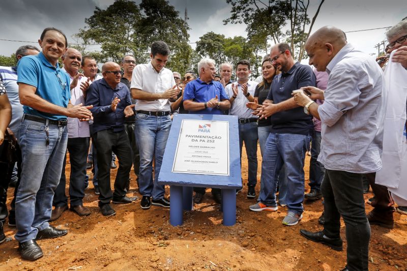 O município de Mãe do Rio também vai receber investimentos do governo do estado para a reforma de três importantes pontos da cidade: terminal rodoviário, mercado municipal e ginásio poliesportivo. Foi assinado um acordo de convênio para a execução dos investimentos na cidade. As novas obras irão trazer desenvolvimento no turismo e economia de Mãe do Rio. <div class='credito_fotos'>Foto: Marcelo Seabra / Ag. Pará   |   <a href='/midias/2019/originais/5817_6b8095df-3ea7-dff9-f0ee-84c6e51e1e83.jpg' download><i class='fa-solid fa-download'></i> Download</a></div>