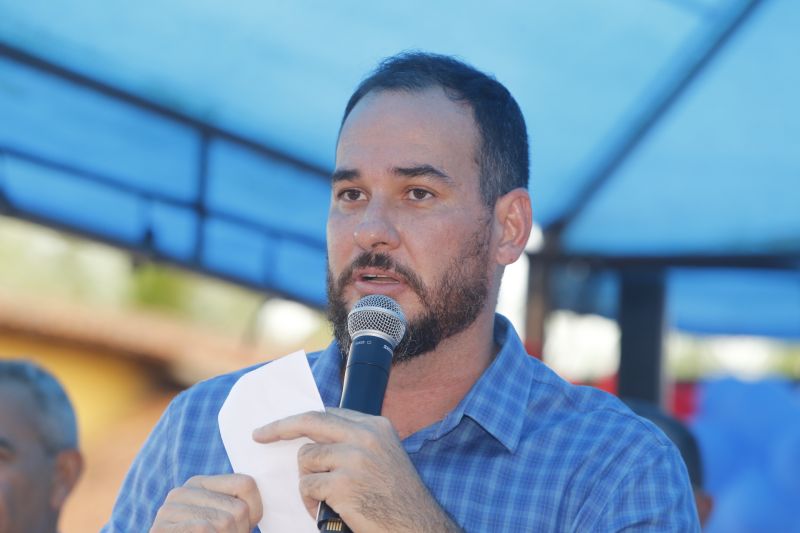O município de Cachoeira do Piriá, no Nordeste do Estado, completa 24 anos de fundação neste sábado, 28, mas o presente para a cidade veio nesta sexta, 27, com a concretização de um antigo sonho da população local, a primeira agência do BanPará. O benefício chega não apenas para facilitar o pagamento dos servidores, mas também para impulsionar o desenvolvimento econômico do município. <div class='credito_fotos'>Foto: Marcelo Seabra / Ag. Pará   |   <a href='/midias/2019/originais/5821_31808384-2887-9c3b-b850-44795d1d259b.jpg' download><i class='fa-solid fa-download'></i> Download</a></div>