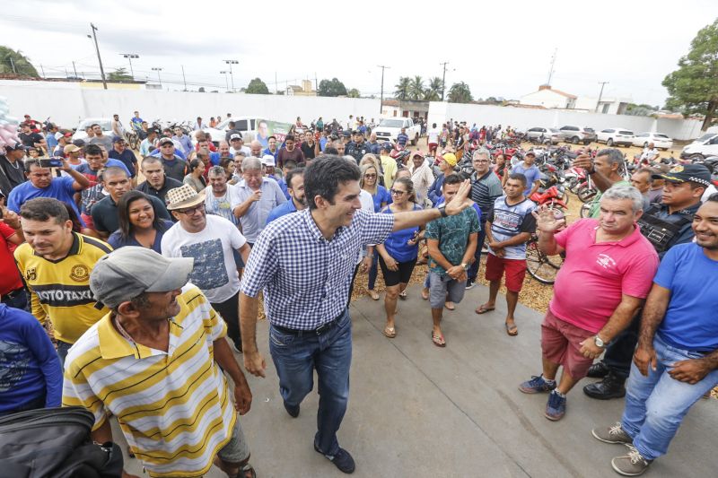 Amantes do futebol, os moradores do município de Capitão Poço, nordeste paraense, comemoraram a entrega do Estádio Municipal José Rufino de Souza, inaugurado na tarde deste sábado (28) pelo governador do Estado Helder Barbalho, com as presenças do vice-governador Lúcio Vale, secretário de Desenvolvimento Urbano e Obras Públicas Ruy Cabral, secretário de Desenvolvimento Econômico Mineração e Energia Iran Lima, presidente da Emater Cleide Martins, prefeito de cidade João Gomes de Lima, deputados estaduais, e demais autoridades locais.  <div class='credito_fotos'>Foto: Marcelo Seabra / Ag. Pará   |   <a href='/midias/2019/originais/5825_41e96ea4-d71b-28be-7b13-6078a0015ba1.jpg' download><i class='fa-solid fa-download'></i> Download</a></div>