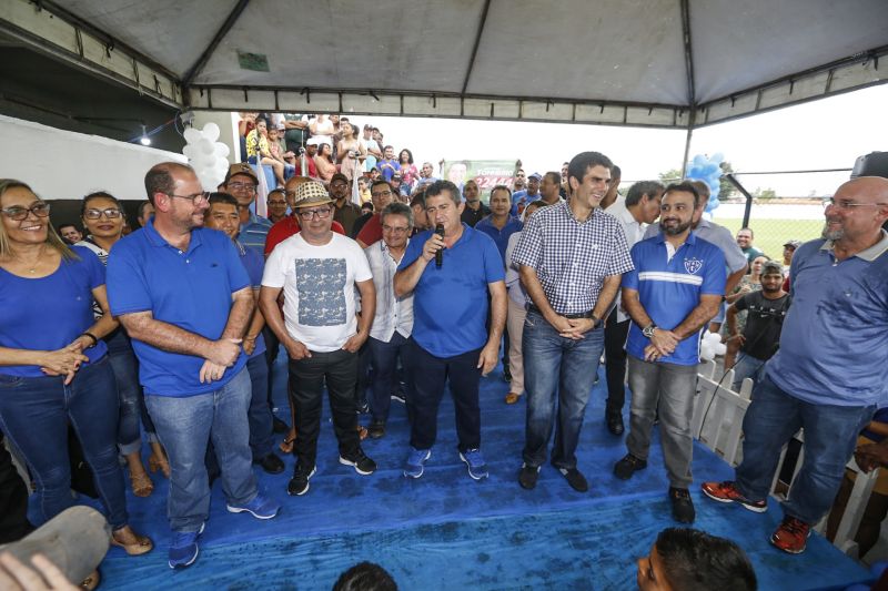 Amantes do futebol, os moradores do município de Capitão Poço, nordeste paraense, comemoraram a entrega do Estádio Municipal José Rufino de Souza, inaugurado na tarde deste sábado (28) pelo governador do Estado Helder Barbalho, com as presenças do vice-governador Lúcio Vale, secretário de Desenvolvimento Urbano e Obras Públicas Ruy Cabral, secretário de Desenvolvimento Econômico Mineração e Energia Iran Lima, presidente da Emater Cleide Martins, prefeito de cidade João Gomes de Lima, deputados estaduais, e demais autoridades locais.  <div class='credito_fotos'>Foto: Marcelo Seabra / Ag. Pará   |   <a href='/midias/2019/originais/5825_d8c834f9-37fb-84b5-51e4-b6ae64b1a62f.jpg' download><i class='fa-solid fa-download'></i> Download</a></div>