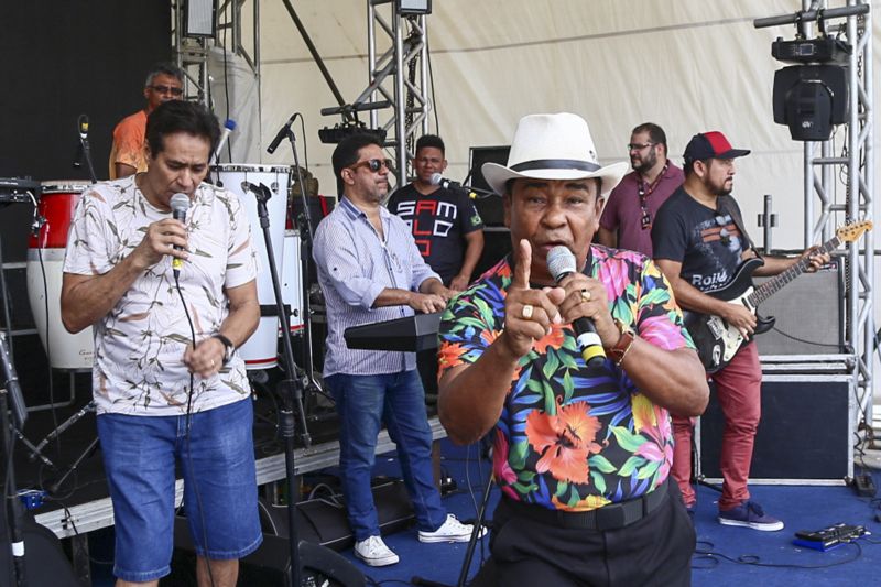 Serão oito horas de celebração do Ano Novo, com diversas atrações animando o público em dois palcos montados na orla do complexo turístico, gastronômico e cultural. <div class='credito_fotos'>Foto: Alex Ribeiro / Ag. Pará   |   <a href='/midias/2019/originais/5831_8e65959d-29a2-ffa2-8a58-75fd24fa2ee0.jpg' download><i class='fa-solid fa-download'></i> Download</a></div>