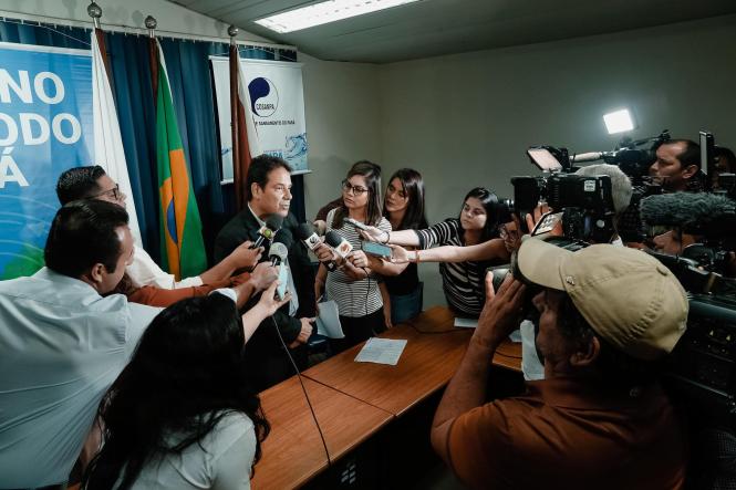 As obras nos filtros do Complexo Bolonha, responsável por 65% do abastecimento de toda a Região Metropolitana de Belém, seguem aceleradas para que o serviço seja 100% normalizado. Em coletiva realizada na tarde desta segunda-feira (15), a Compania de Saneamento do Pará (Cosanpa) informou que, além deste trabalho, outras obras de infraestrutura estão em execução. O objetivo principal é recuperar a produção de água nos 16 filtros do sistema, que funciona apenas com oito atualmente.

FOTO: JADER PAES / AGÊNCIA PARÁ
DATA: 15.04.2019
BELÉM - PARÁ <div class='credito_fotos'>Foto: JADER PAES / AGÊNCIA PA   |   <a href='/midias/2019/originais/5a856026-a942-4c89-82f6-9e0e86e144de.jpg' download><i class='fa-solid fa-download'></i> Download</a></div>