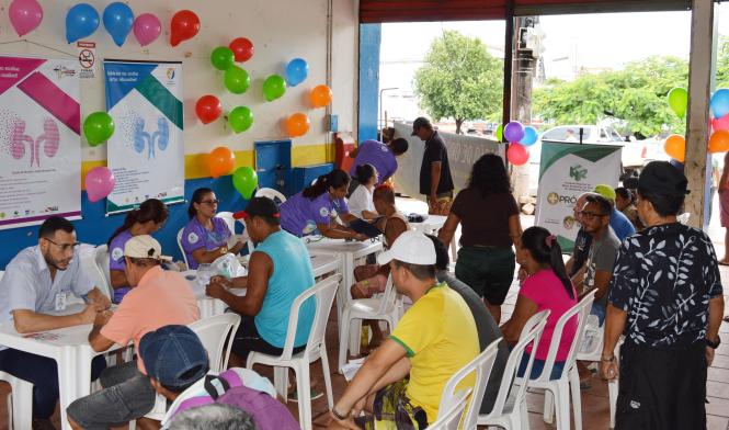 Profissionais do Hospital Regional do Baixo Amazonas (HRBA), em Santarém (PA), realizaram uma grande ação na área do Mercadão 2000 em alusão ao Dia mundial do Rim, celebrado na quinta-feira, 14 de março. Mais de 450 pessoas foram beneficiadas com consultas médicas, aferições de pressão arterial, testes de glicemia, verificações do índice de massa corporal (IMC) e orientações sobre vida saudável e doações de órgãos e tecidos.

FOTO: ASCOM / HRBA
DATA: 15.03.2019
SANTARÉM - PARÁ <div class='credito_fotos'>Foto: Ascom / HRBA   |   <a href='/midias/2019/originais/5af3219b-51af-4fbb-b683-c5905e20ca2c.jpg' download><i class='fa-solid fa-download'></i> Download</a></div>