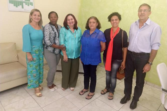 Setecentas agricultoras de 43 comunidades, em 14 municípios do nordeste paraense, serão beneficiadas com um convênio entre a Empresa de Assistência Técnica e Extensão Rural do Estado do Pará (Emater) e o Movimento de Mulheres do Nordeste Paraense (MMnepa). A parceria iniciou, na quarta-feira (30), com uma reunião no escritório central da Emater, em Marituba, região metropolitana de Belém.

FOTO: ASCOM EMATER
DATA: 01.02.2019
MARITUBA - PARÁ <div class='credito_fotos'>Foto: ASCOM EMATER   |   <a href='/midias/2019/originais/5b67d3ca-99a0-4939-bd76-0616f7ec9979.jpg' download><i class='fa-solid fa-download'></i> Download</a></div>