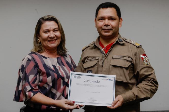 Concluiu-se nessa sexta-feira (12), mais uma semana de cursos ofertados pela Escola de Governança Pública do Estado do Pará (EGPA). Desta vez, no período de 08 a 12 de abril, cerca de 130 servidores receberam os certificados, durante cerimônia na sede do órgão, de Sistema Integrado de Administração Financeira para Estados e Municípios, (Siafem Operacional), Licitação e contratos na administração pública e Elaboração de projetos e captação de recursos.

FOTO: WAGNER SANTANA / AGÊNCIA PARÁ
DATA: 12.04.2019
BELÉM - PA <div class='credito_fotos'>Foto: Wagner Santana / Ag. Pará   |   <a href='/midias/2019/originais/5c21297d-1031-4b4a-8fc2-4b66602cd005.jpg' download><i class='fa-solid fa-download'></i> Download</a></div>