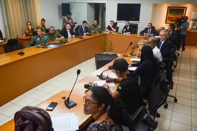 O Governo do Pará, por meio da Secretaria de Estado de Segurança Pública e Defesa Social (Segup), informa que ao comparar o período de 1 a 28 de fevereiro, dos anos de 2018 e 2019, totaliza-se uma redução de 24% nos casos de homicídios, resultando na preservação de 66 vidas, em todo o Estado. Em 2018, o número computado foi de 278 mortes, já em 2019, no mesmo período, foram registradas 212 ocorrências. Essa é a redução mais significativa registrada de homicídios, nos meses de fevereiro, desde 2010.

FOTO: ELIELSON MODESTO / ASCOM SEGUP
DATA: 01.03.2019
BELÉM - PA <div class='credito_fotos'>Foto: Elielson Modesto / Ascom Segup   |   <a href='/midias/2019/originais/5ee38848-c0ed-41e6-a665-1886b25bf2c8.jpg' download><i class='fa-solid fa-download'></i> Download</a></div>