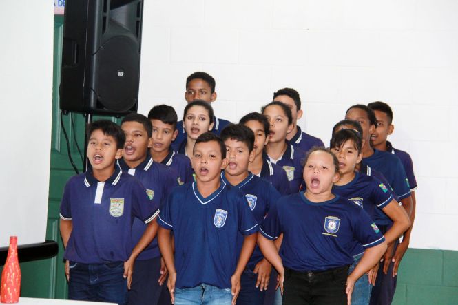 Mais de 80 profissionais de 15 municípios do interior do Estado estiveram reunidos, na última terça-feira (23), no auditório da Universidade Aberta de Bragança, no nordeste do Pará. O evento promoveu o diálogo sobre os desafios e as especificidades na execução do atendimento socioeducativo em meio aberto, de responsabilidade dos municípios. Trata-se do “Encontro Regional da Socioeducação” da Região do Rio Caeté, promovido pelo Governo do Estado, por meio da Fundação de Atendimento Socioeducativo do Pará (Fasepa).

FOTO: ASCOM / FASEPA
DATA: 24.04.2019
BELÉM - PARÁ <div class='credito_fotos'>Foto: ASCOM / FASEPA   |   <a href='/midias/2019/originais/5fee7849-9a7b-4e60-b81e-7d050a850ab1.jpg' download><i class='fa-solid fa-download'></i> Download</a></div>