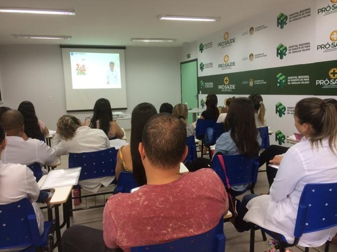Enfermeiros do Hospital Regional do Sudeste do Pará (HRSP) – Dr. Geraldo Veloso participaram da capacitação sobre a Sistematização da Assistência de Enfermagem (SAE), regulamentada pelo Conselho Federal de Enfermagem para ser implementada em todo o País. Entre as ações está a ampliação da humanização no atendimento e segurança do paciente. 


FOTO: ASCOM / HRSP
DATA: 19.02.2019
MARABÁ - PARÁ <div class='credito_fotos'>Foto: ASCOM HRSP   |   <a href='/midias/2019/originais/60017fc1-1a17-406f-8185-746e6f1f743d.jpg' download><i class='fa-solid fa-download'></i> Download</a></div>