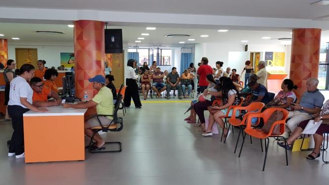 O mutirão para atendimento de pessoas com deficiência visual, promovido pelo Centro Integrado de Inclusão e Reabilitação (CIIR), em parceria com a Secretaria de Estado de Saúde Pública (Sespa), superou a meta de atendimento, que era de 180 pessoas, e registrou 220 atendimentos em apenas dois dias.

“Meu irmão soube do atendimento gratuito pela imprensa e me avisou. Cheguei aqui bem cedo, passei pela consulta médica, fiz exames e agora vou aguardar os resultados e, se for o caso, prosseguir tratamento por aqui mesmo”, disse o auxiliar de serviços gerais, Eugênio Carlos Moreira Barros, 52

FOTO: DIVULGAÇÃO
DATA: 22.02.2019
BELÉM - PARÁ <div class='credito_fotos'>Foto: Divulgação   |   <a href='/midias/2019/originais/60f4923c-e91f-4f0a-8e1d-1181713dfb36.jpg' download><i class='fa-solid fa-download'></i> Download</a></div>