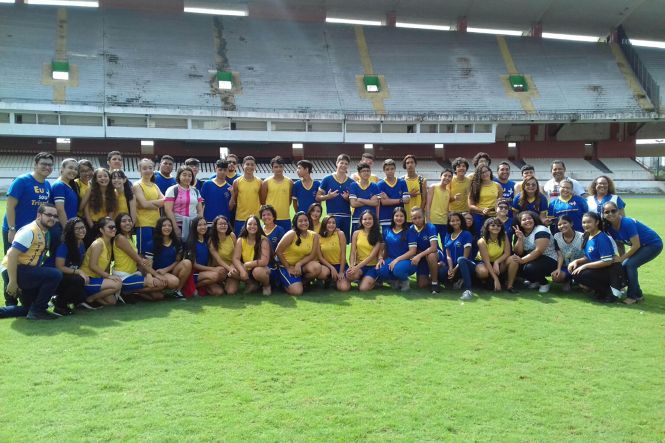 Quarenta e cinco alunos do 9º ano do Centro Educacional Triunfo participaram, na manhã desta sexta-feira (3), de uma visita guiada ao Estádio Olímpico do Pará, o Mangueirão, em Belém. O Projeto de Extensão “Centro de Visitação” é uma iniciativa da Secretaria de Estado de Esporte e Lazer (Seel) com apoio da Universidade Federal do Pará (Ufpa), que visa proporcionar ao visitante a experiência de conhecer os locais que ficam restritos a atletas e pessoas que trabalham em dias de atividades esportivas no local. 

FOTO: ASCOM / SEEL
DATA: 03.05.2019
BELÉM - PARÁ <div class='credito_fotos'>Foto: ASCOM / SEEL   |   <a href='/midias/2019/originais/61071b23-f060-41bf-9fdc-3ef2662d49c1.jpg' download><i class='fa-solid fa-download'></i> Download</a></div>